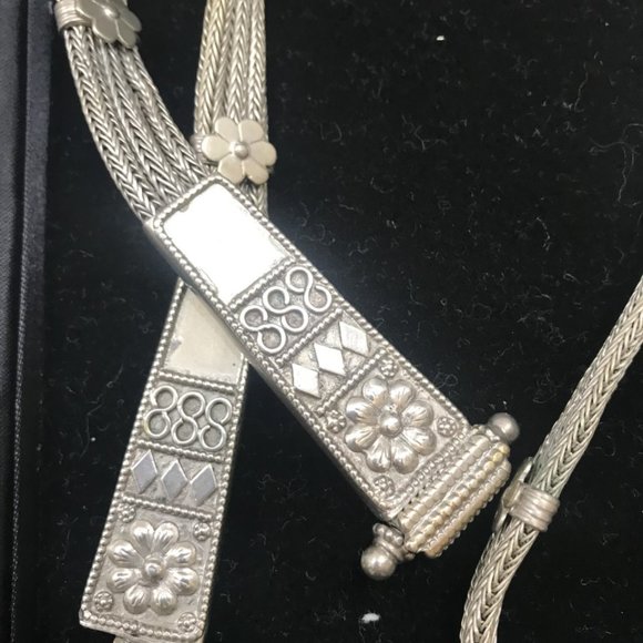 Silver Detailed Necklace - Picture 7 of 8